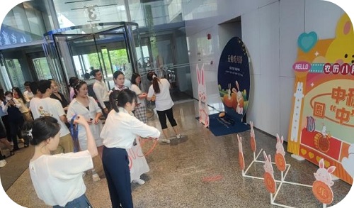中秋套圈游戲_中企物業(yè).jpeg 物業(yè)服務公司_中企物業(yè)